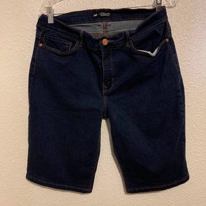 Lee women's size 12 medium dark blue modern series midrise fit bermuda shorts